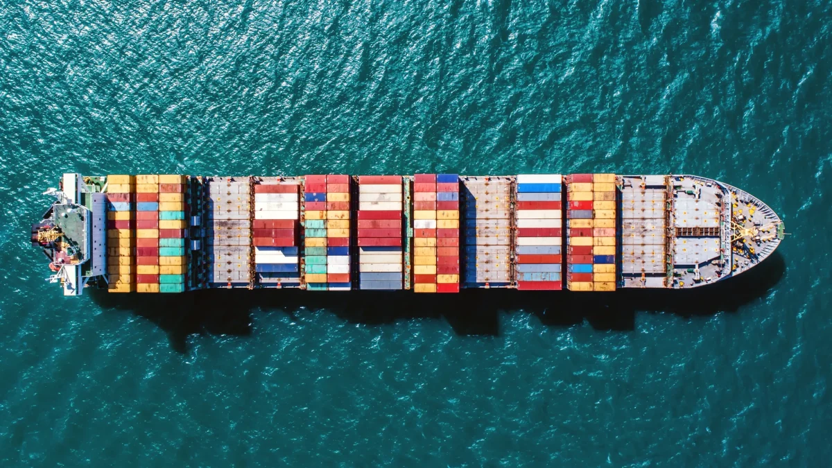 Kapal kargo sebagai representasi kebutuhan marine coating